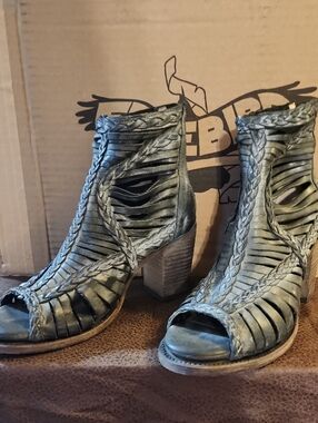 Freebird Bela Size 9 New, Braided Peep-Toe Heeled Booties - Black